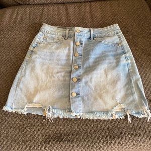 Denim skirt. American Eagle. Light wash. Mini. Size 4